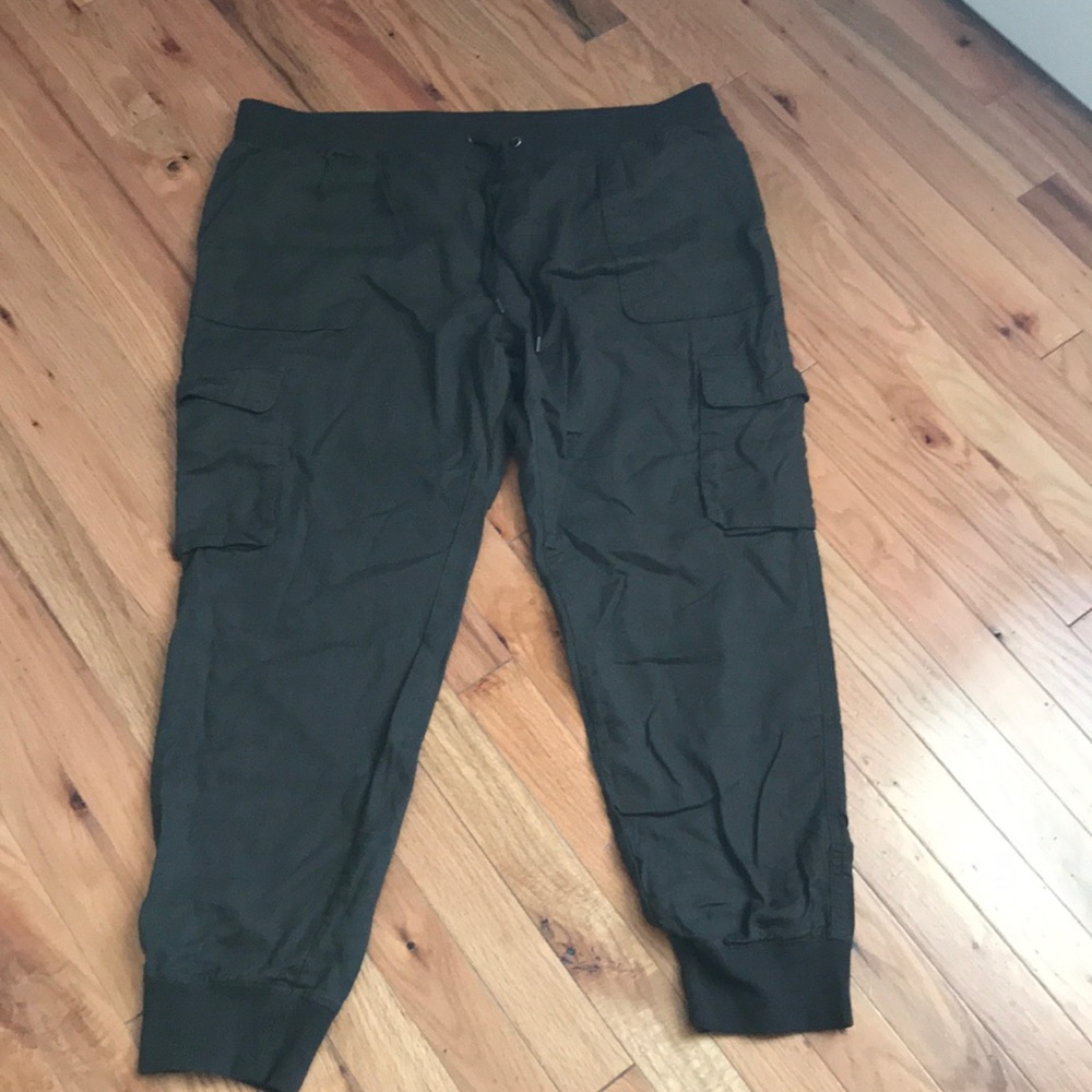 Green cargo pants